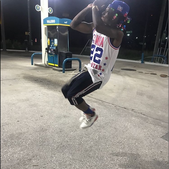 Meet your Posher, Yonz - Picture 1 of 1